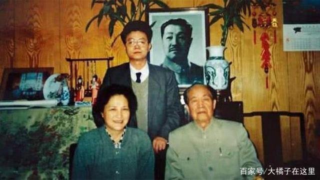 蹇先任：离异后独自生活60多年，前夫和女儿分别怎么样了？