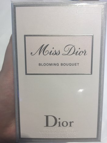 迪奥小姐花漾淡香水怎么辨别真假 请帮我鉴别哈 谢谢