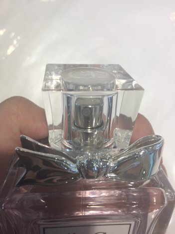 迪奥小姐花漾淡香水怎么辨别真假 请帮我鉴别哈 谢谢
