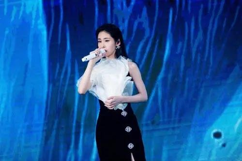 张碧晨和陶勇医生合唱《映山红》，这首歌有着怎样的寓意？