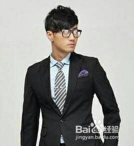 领带夹位置图片