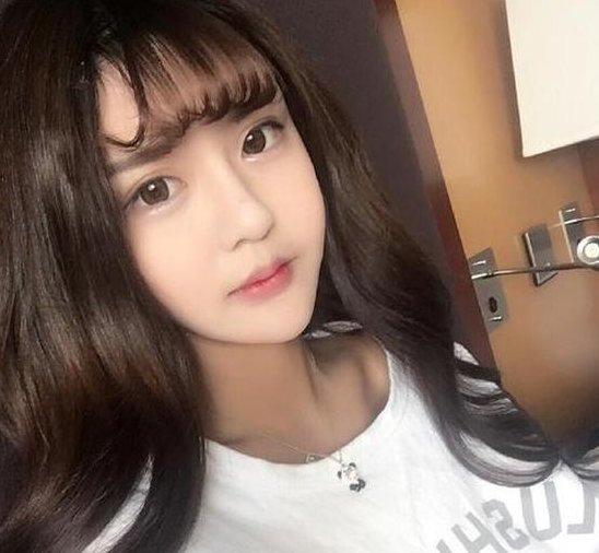 韩安冉发文与兜儿正面刚上热搜，她们之间有什么渊源？