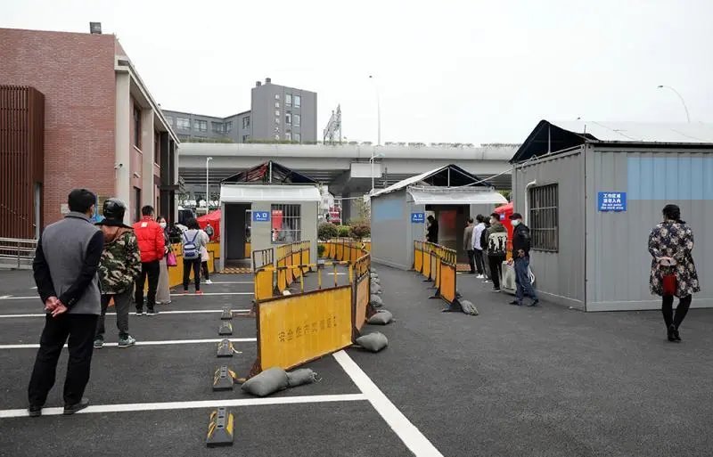 上海普陀一核酸点被砸，涉事男子被处罚，这名男子到底因何闹事？