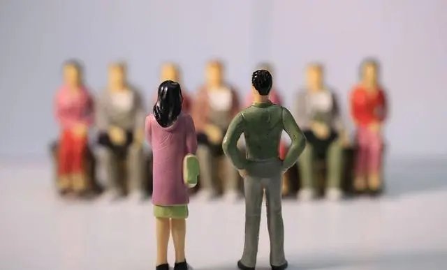 生育政策日渐宽松！单身生育，在未来会被更多人接受吗？