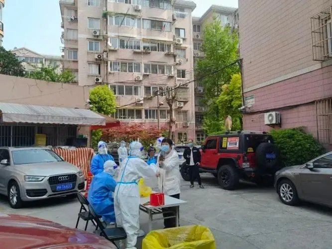 上海普陀一核酸点被砸，涉事男子被处罚，这名男子到底因何闹事？