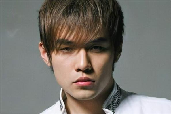 ＂周杰伦郎朗情头＂话题引热议，如何评价两人多年的友情？