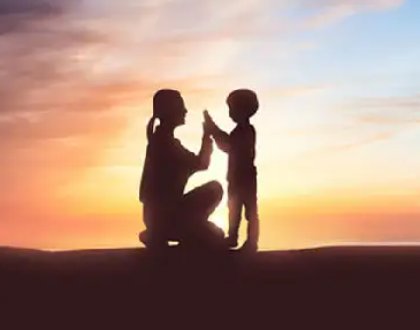 女儿意外发现妈妈给自己写了18年的信，信中的内容为何会令人泪目？