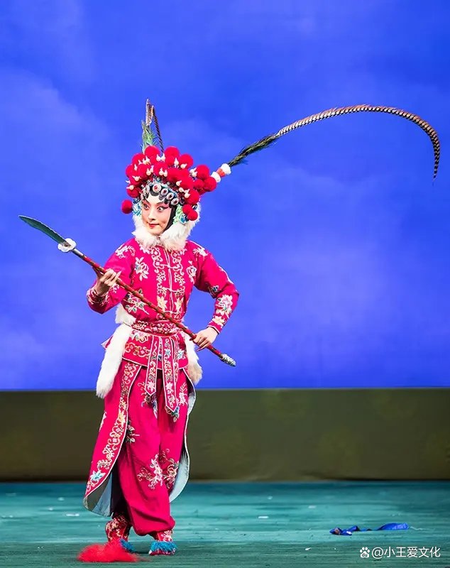 生旦净末丑中，哪个行当是专门扮演女性角色的？