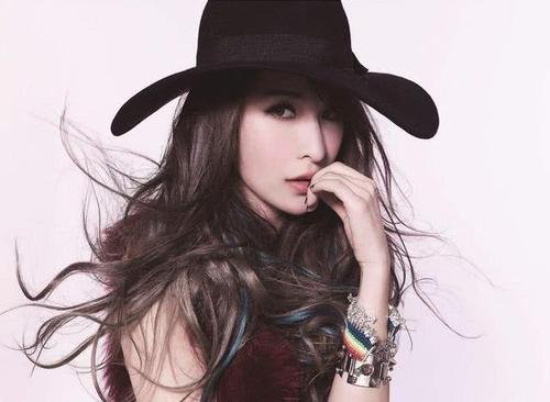 因消失太久遭粉丝嫌弃，“犀利姐”萧亚轩是怎么应对粉丝质疑的？