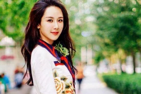 杨紫30秒不眨眼能成功吗?