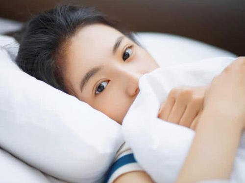 当女朋友睡觉时,男生都在做什么?