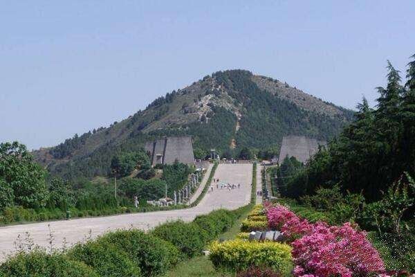 乾陵旁边出现神秘怪圈，当地百姓无人知晓，究竟是怎么回事？