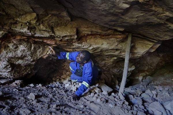 多人洞穴探险后肺部感染不明真菌险丧命，爆红的矿坑避暑有多危险？