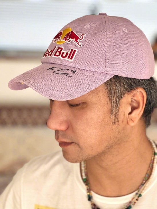 黄觉晒谷爱凌签名棒球帽,两人曾有过哪些合作?