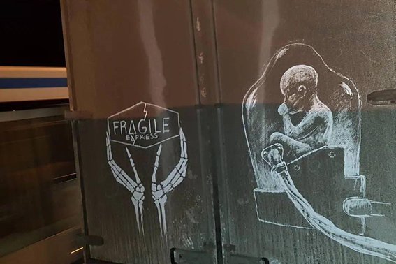 布满灰尘的英文