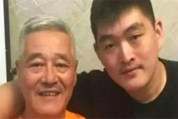 赵本山儿子沉迷台球被指不务正业，我们该如何正确看待这件事？