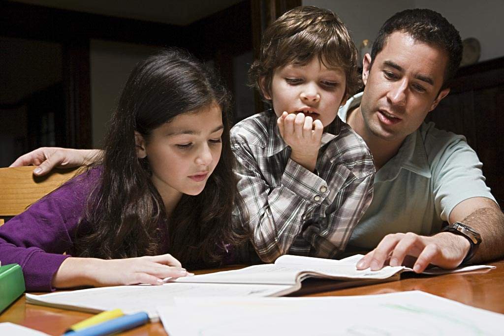 虎爸暴打儿子录视频发班级群，为何打人还觉得自豪？