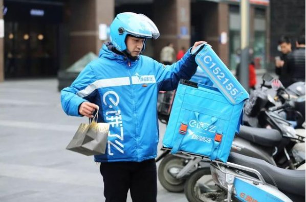 饿了么骑手工钱被扣自残，站长：急辞职扣一千不同意！扣一千是否合理？