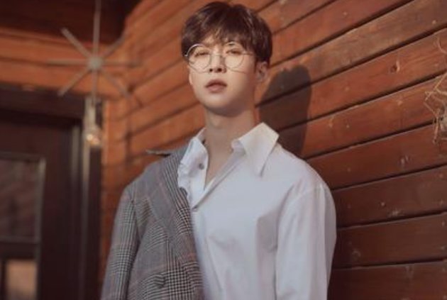 张艺兴和边伯贤逛街,俩人关系很好吗?