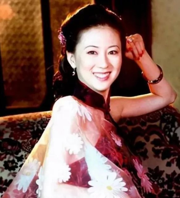 “人体模特”汤加丽，一天内被搜索10万次，她的父亲是怎么表示的？