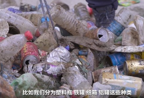 志愿者在青藏高原捡40多万件垃圾，这些垃圾的主要来源是哪里？