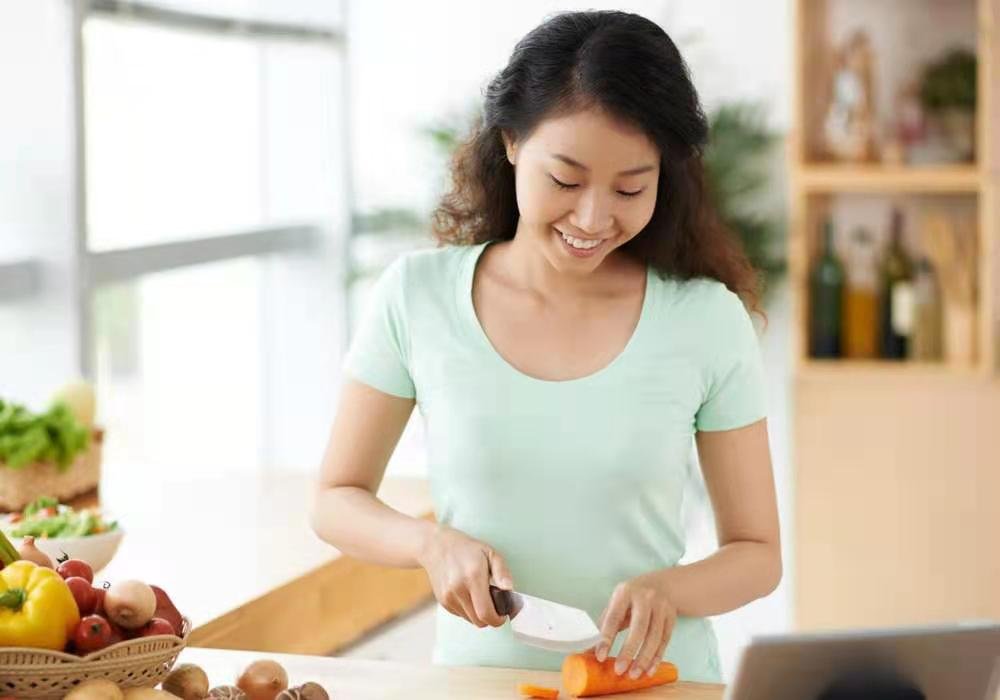 杭州二孩妈晒日程：从早忙到深夜，家庭主妇的日常有多累？