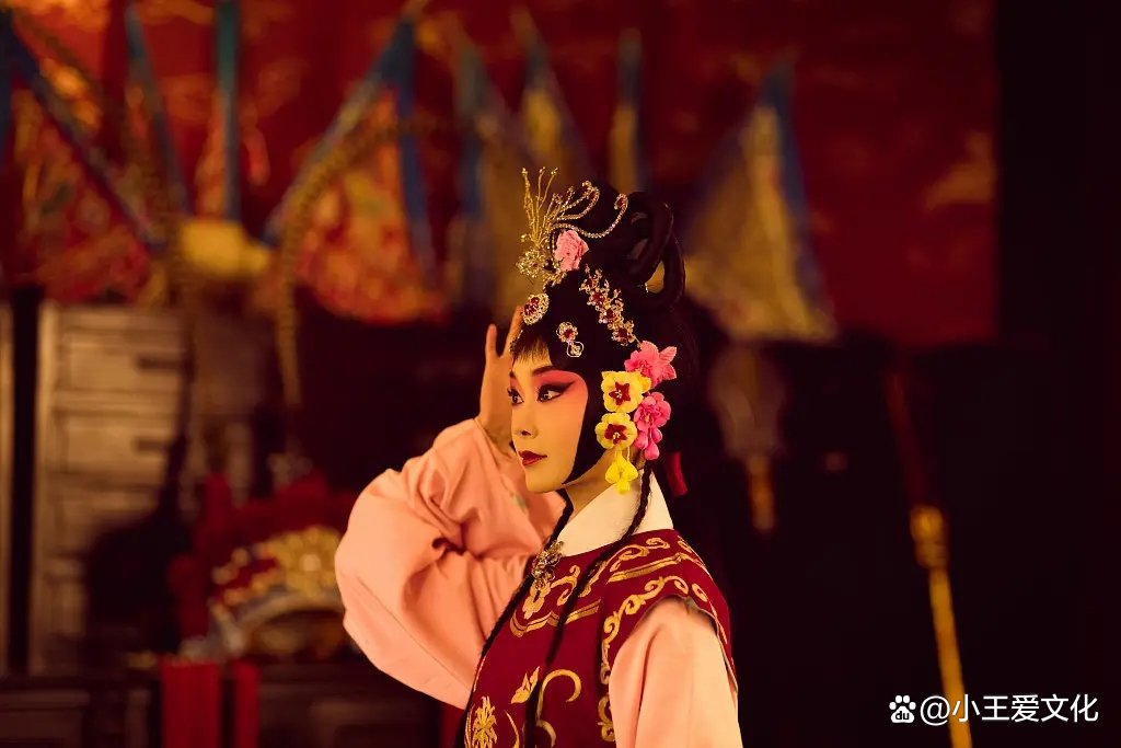 生旦净末丑中，哪个行当是专门扮演女性角色的？