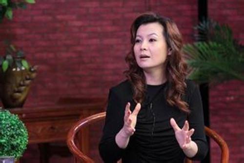 请问歌词《小时候坐在爸爸的肩头，那是我最威风的时候》出自哪首歌？