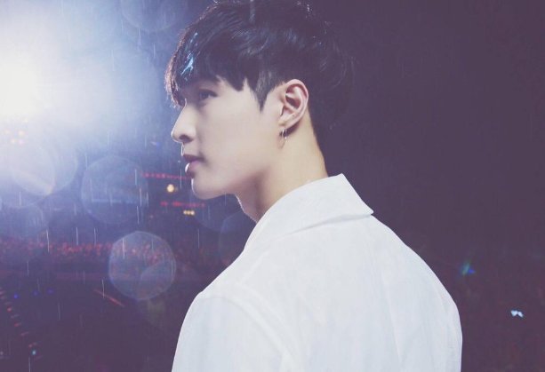 张艺兴和边伯贤逛街,俩人关系很好吗?