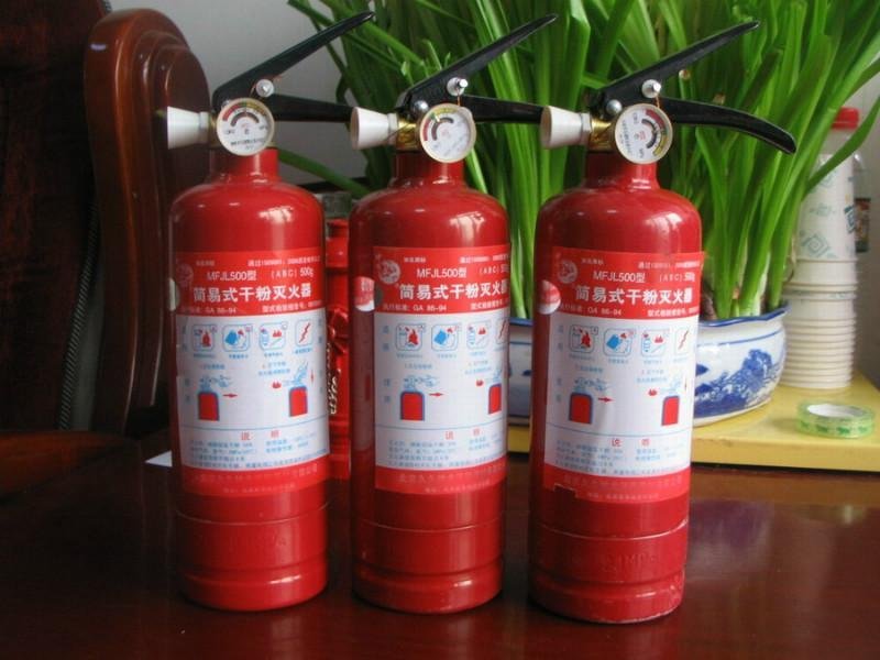 灭火器上的压力表用红、黄、绿三色表示灭火器的压力情况当指在绿色区域表示（？）