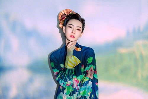 戚薇大张伟舞台闹尴尬，为何嘉宾大笑不止？