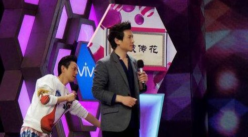 初三毕业班欢送会的集体游戏...