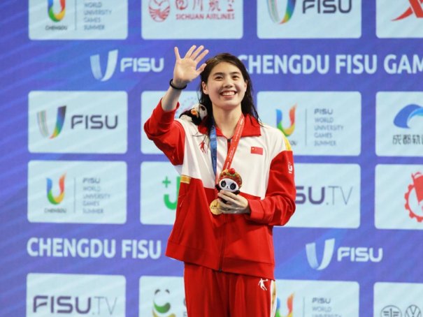 张雨霏回应领奖换哪咤造型