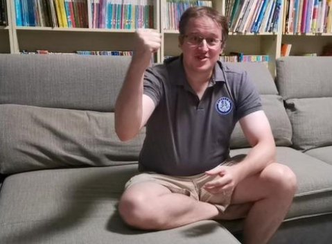 上山救火的老外找到了：我有重庆社保，我该为城市出力！你是否有感到动容？