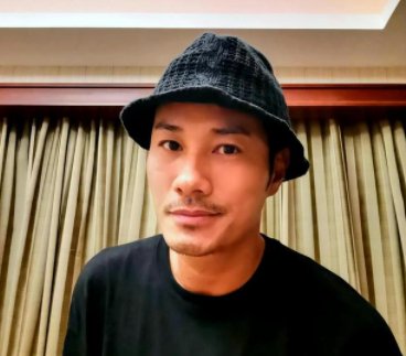 现场画面曝光！港星黄竣锋遇袭被砍三刀急送医，嫌犯到底有何目的？