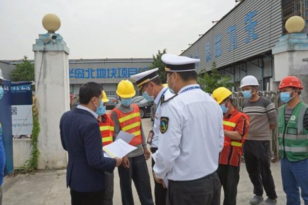 河南一女子被欠薪，跪在混凝土中求给钱，她为何不求助官方？