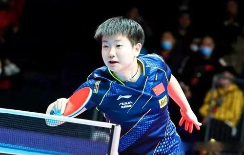 孙颖莎机场被拦求合影，刘国梁化身“保镖”护体，你如何看点他的举动？