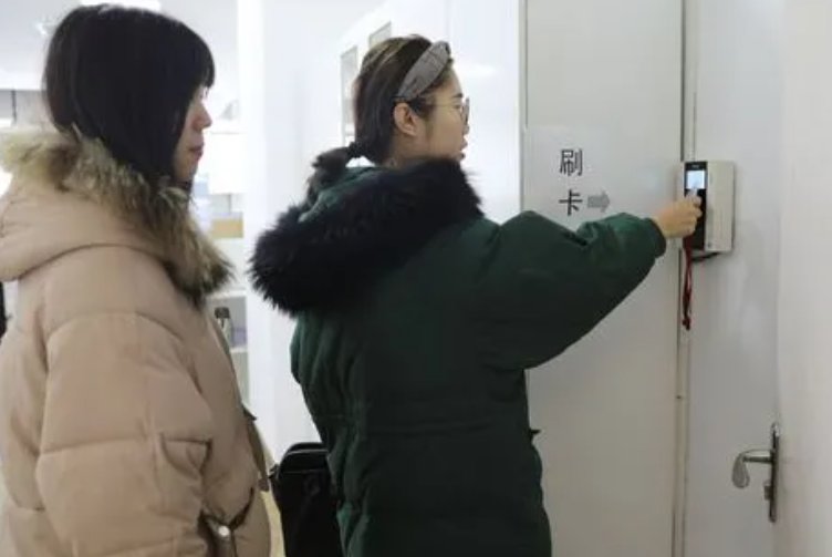 开学怎么进教室震惊学生