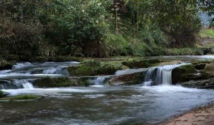 沟水汩汩的意思是什么