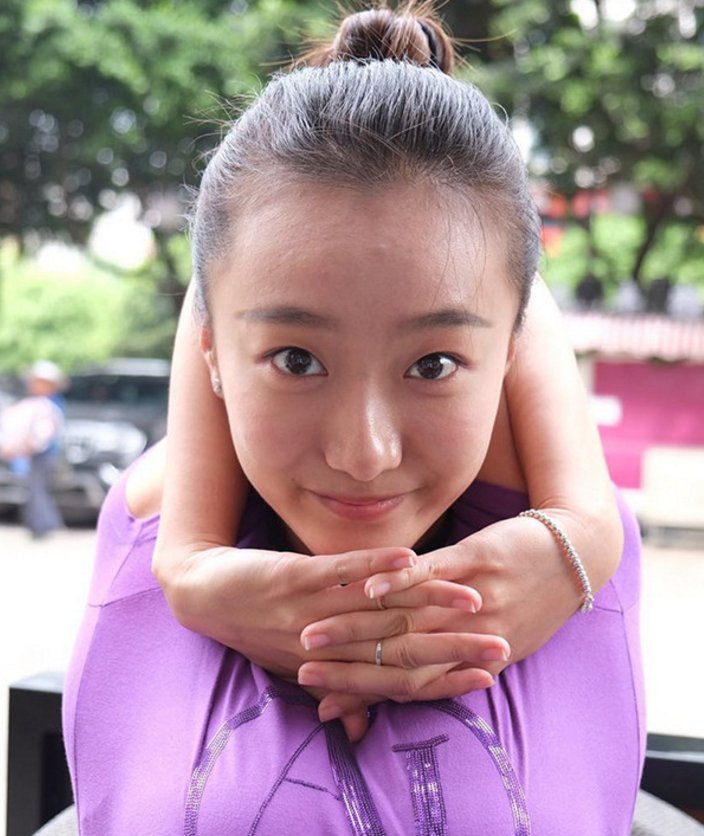 美女四肢可拧麻花是真的吗