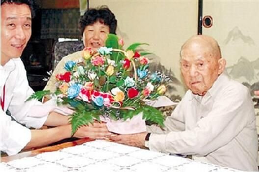 田锅友时活了多少岁 世界上最长寿的男性长寿的原因