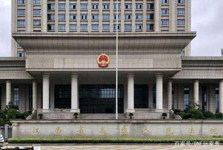 一家三口电梯里让路其丈夫反被群殴骨折,至今未出面道歉施暴者是否该严惩?