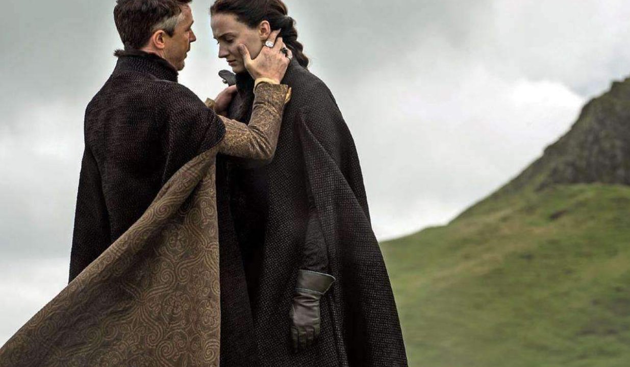 《权力的游戏》小指头哪一集死掉的?