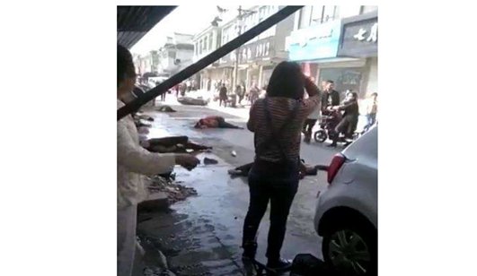 江苏女司机连续撞倒7名老年人 下车后吓得直哭 怎么看?