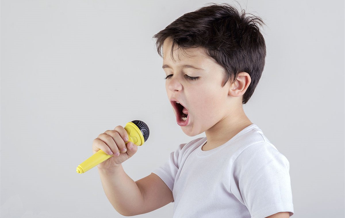 唱歌的英语怎么写？