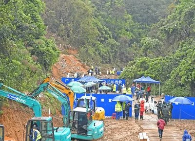 东航空难地大雨倾盆，水沟中发现飞机燃油，雨水是否会冲刷掉线索？
