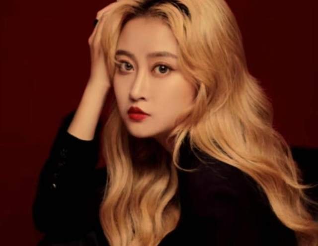 孙侨潞去世八个月，妈妈晒女儿海量童年照，此举有何深意？