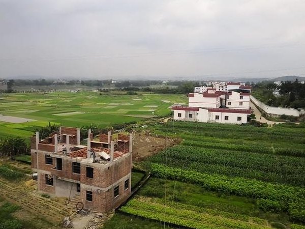 如何在农村买地