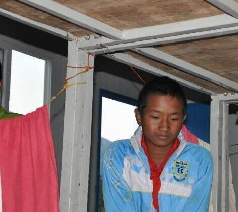 《变形计》最惨农村男孩，“抢”了主角风头，监狱看完父亲不久后怎样了？