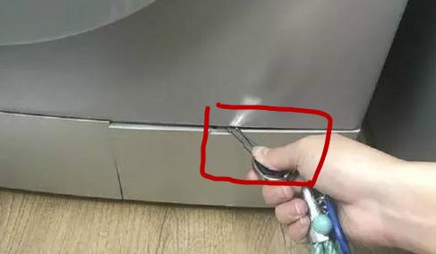 小天鹅洗衣机排水阀位置在哪里?